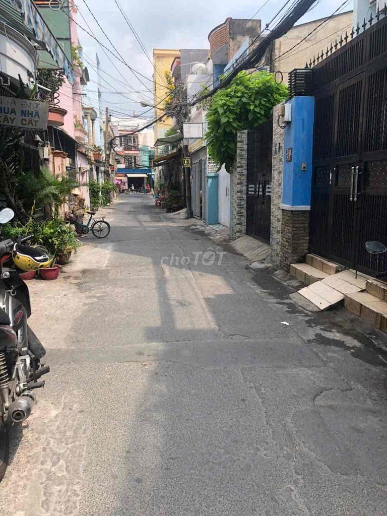 C4 ngay Tân Sơn Nhì, xe hơi vào tânh nhà, 5x22m vuông vức