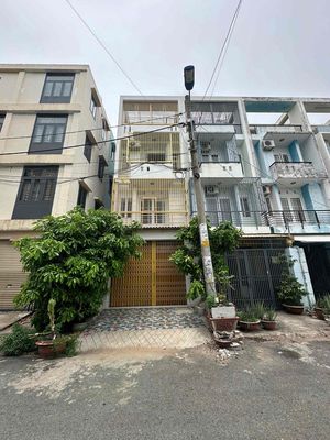 Bán nhà ngang 4m5 mặt tiền nội bộ đường số  khu dân cư Bình Phú