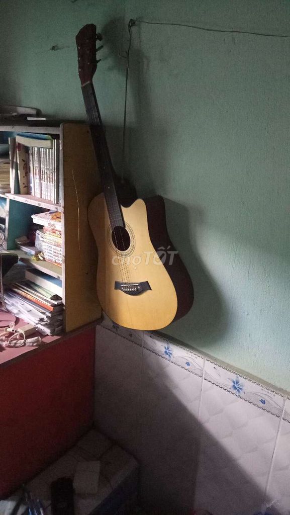 Đàn Guitar Vàng nhạt, Nâu còn tốt. Mua bán Nhạc cụ tại Thành phố Dĩ An Bình Dương được đăng bởi Nguyễn Tuấn hình 1