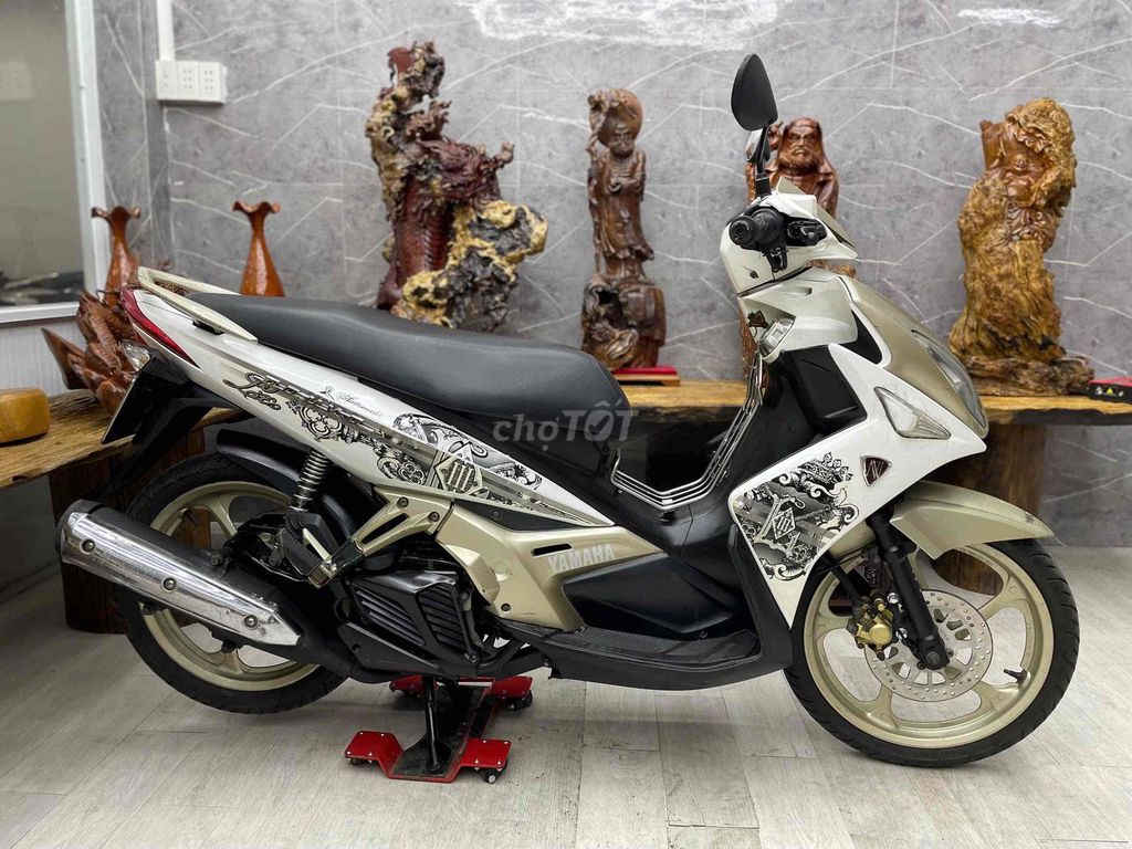 Nouvo4 đẹp, máy êm thì thầm bao vọt biển SG. Mua bán Xe máy tại Quận 8 Tp Hồ Chí Minh được đăng bởi Quân  hình 5