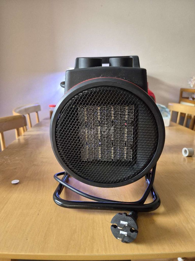 Máy sưởi 2000W . Mua bán Nội thất, đồ gia dụng khác tại Quận Hoàng Mai Hà Nội được đăng bởi Châu Anh hình 1