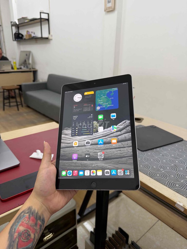 Apple iPad Gen 9 Wifi 64GB Zin Nguyên Bản. Mua bán Máy tính bảng tại Quận Cầu Giấy Hà Nội được đăng bởi Trung Kiên Trả Góp Bao Nợ Xấu hình 1