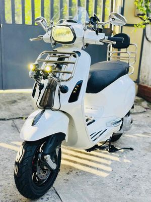 Piaggio Vespa đèn vuông 2015 Trắng Phụ kiện đầy đủ