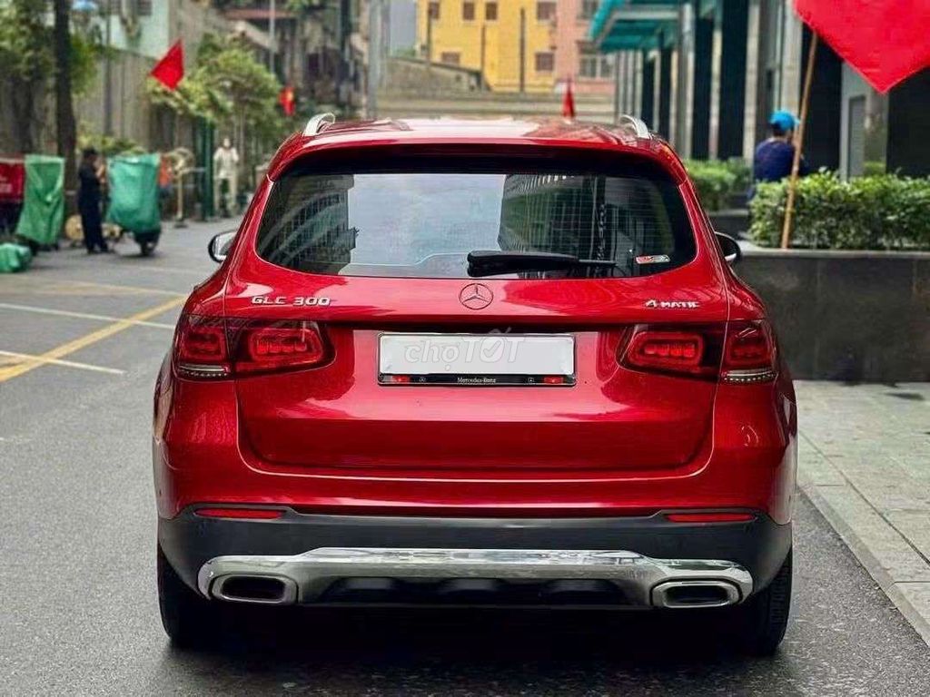 Mercedes-Benz GLC 200 2020 красный 52000 км