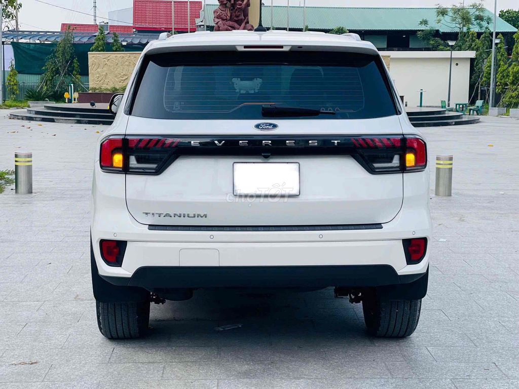 Ford Everest 2024 Titanium 2.0L 4x2 AT - 7600 km. Mua bán Ô tô tại Quận Tân Bình Tp Hồ Chí Minh được đăng bởi Trần Hoàng Long hình 5
