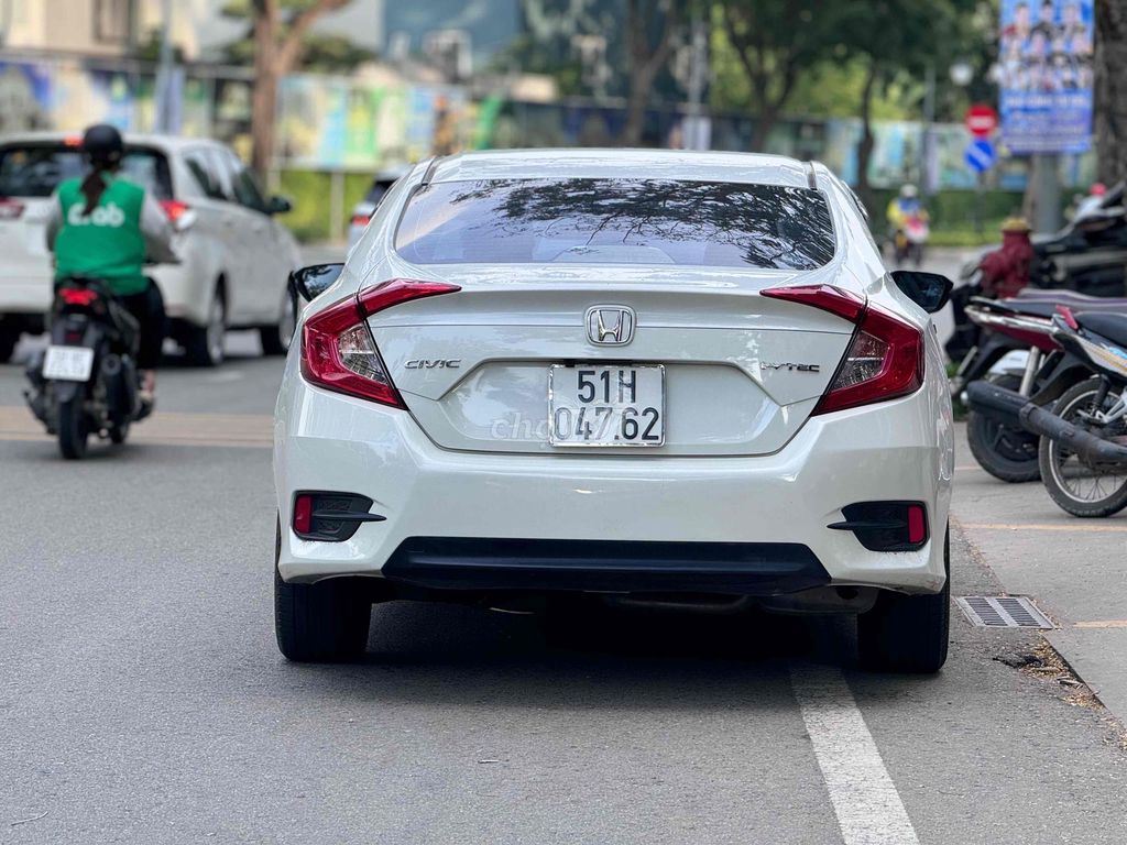 Honda Civic Белый АКПП 5 мест Бензин