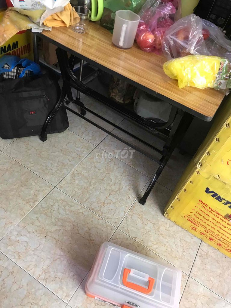 Bàn ăn chân sắt mặt gỗ 90x60x100cm mới 90%. Mua bán Bàn ghế tại Quận Tân Phú Tp Hồ Chí Minh được đăng bởi Nguyenngocphuoc hình 1