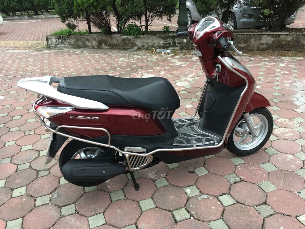 0373592830 - Honda Lead 125 màu đỏ mận 2017 xe nhà dùng