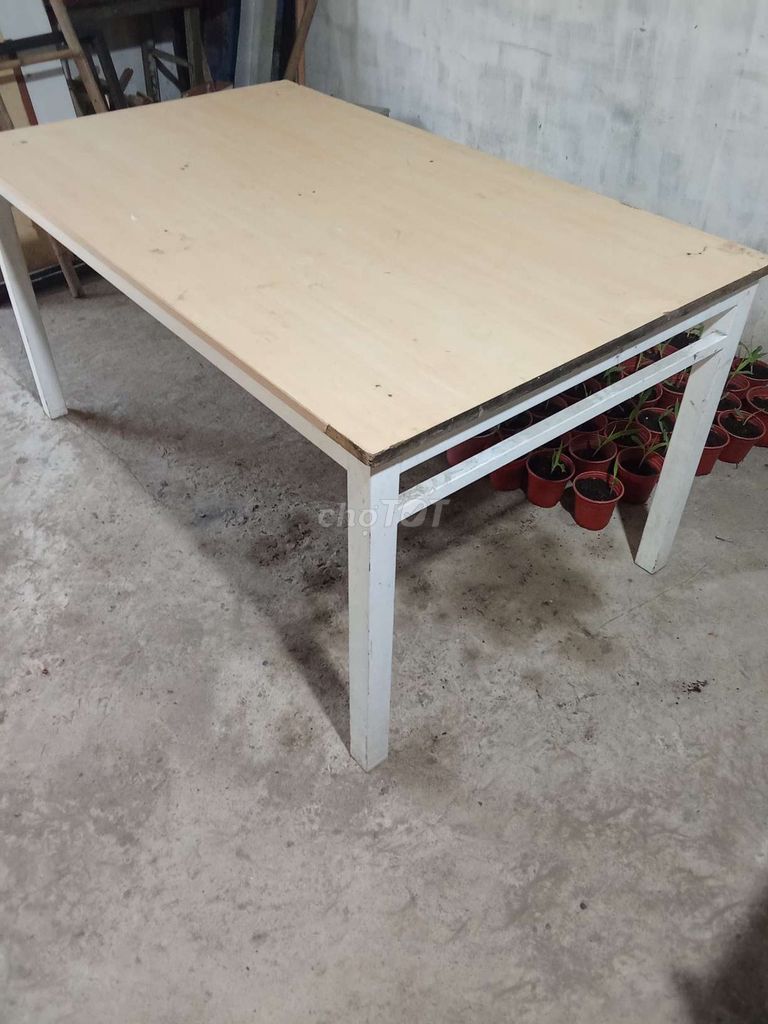 Bàn làm việc khung sắt mặt gỗ. Mua bán Bàn ghế tại Thành phố Bến Tre Bến Tre được đăng bởi Mr Sơn  hình 1