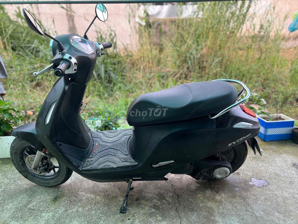 Электроскутер VinFast Evo200, черный, 22000 км