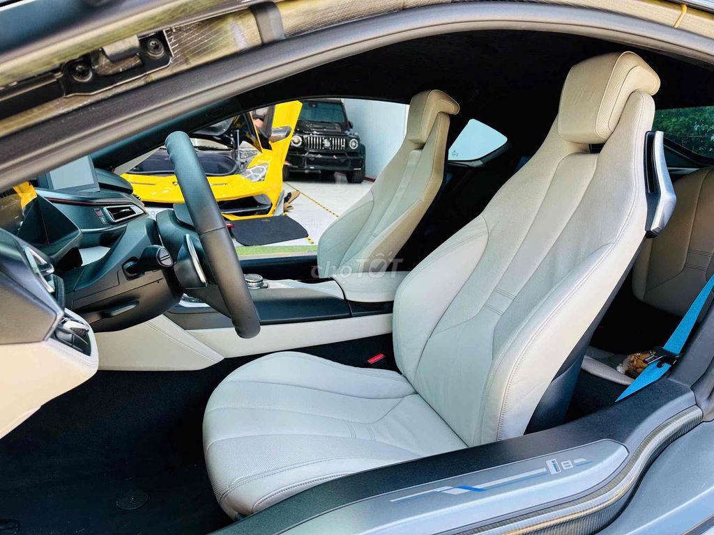 BMW i8 2015 - 35000 km. Mua bán Ô tô tại Quận 8 Tp Hồ Chí Minh được đăng bởi Hồng Phúc hình 3