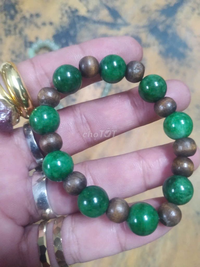 dây chuyền ngọc và vòng tay