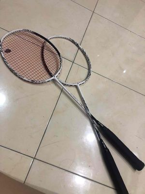 Cần bán 2 vợt YONEX nhà dư dùng