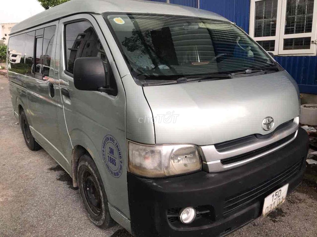 Toyota Hiace, серебристый, 3 места