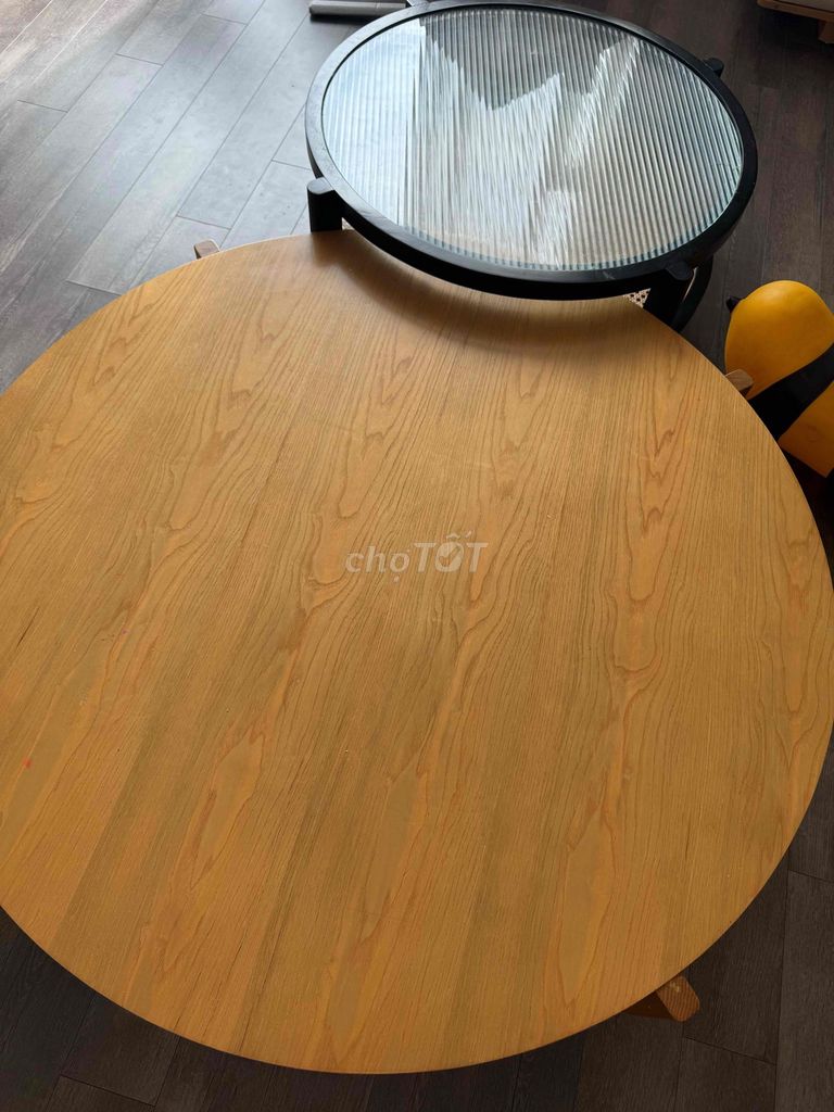 Bàn Gỗ Vàng nhạt. Mua bán Bàn ghế tại Quận Cầu Giấy Hà Nội được đăng bởi Nguyễn Mai Linh hình 1