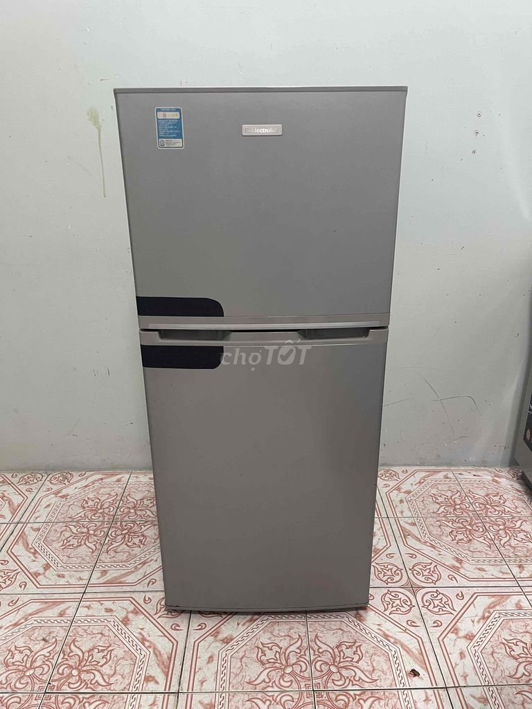 Thanh lý Tủ lạnh Electrolux 177L Xám chạy tốt. Mua bán Tủ lạnh tại Quận 4 Tp Hồ Chí Minh được đăng bởi Pi trần hình 1