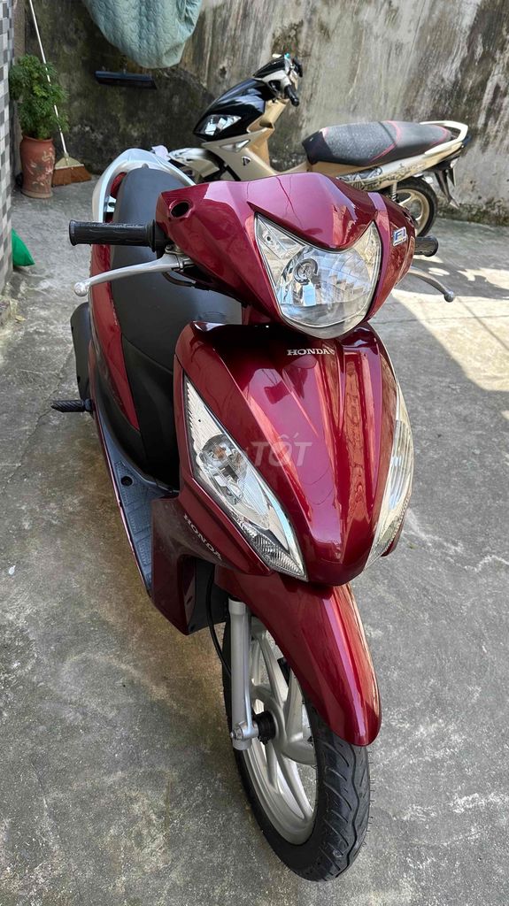 Honda Vision màu Đỏ. Mua bán Xe máy tại Thành phố Vinh Nghệ An được đăng bởi cửa hàng xe máy hồng sáng hình 3