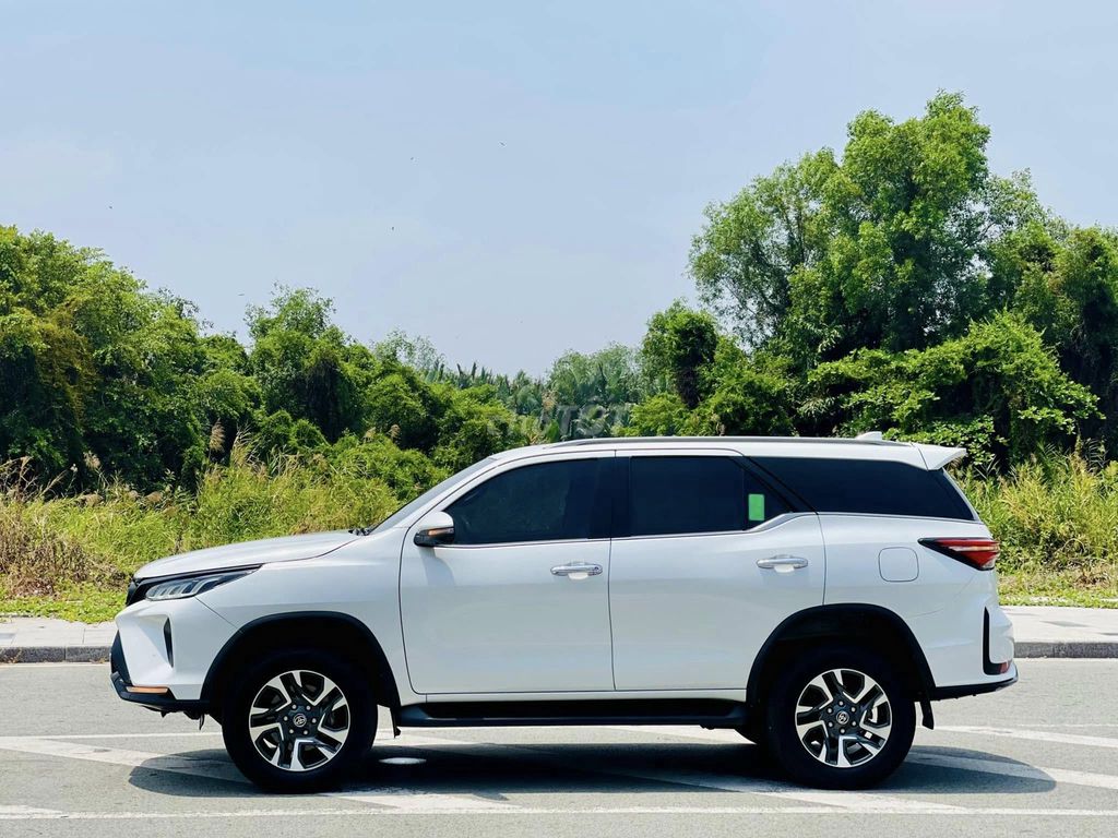 Toyota Fortuner Legender 2023 2.4L 4x2 AT 34000 Km. Mua bán Ô tô tại Thành phố Thủ Đức Tp Hồ Chí Minh được đăng bởi Đức Tứ Bánh hình 9