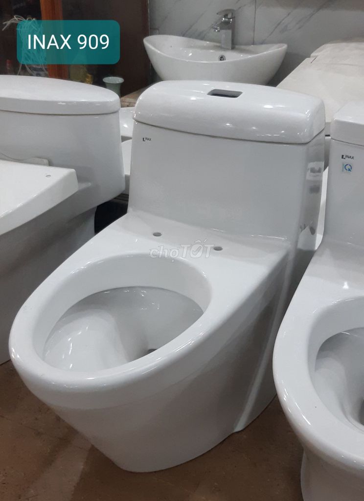 Thanh lý bồn cầu liền khối Inax C909 giá tốt. Mua bán Thiết bị vệ sinh, nhà tắm tại Quận Hoàng Mai Hà Nội được đăng bởi Thiết bị vệ sinh Vietbig hình 1