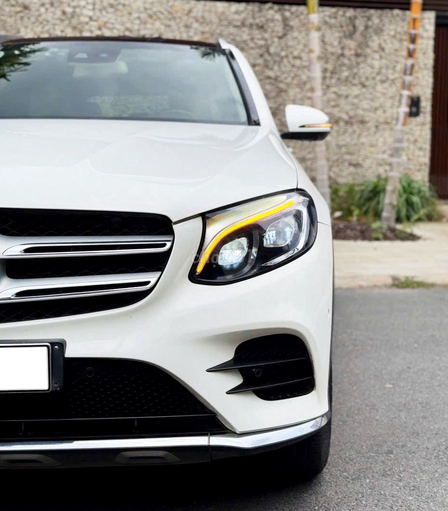 Mercedes-Benz GLC300 4Matic kính 3 lớp Apple Car. Mua bán Ô tô tại Quận Bình Thạnh Tp Hồ Chí Minh được đăng bởi Hoàng Phát hình 4