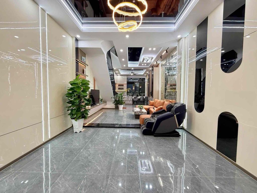 NHÀ MỚI ĐẸP 3 TẦNG💢 BÌNH CHUẨN🧧FULL NỘI THẤT🚘 ĐƯỜNG 12M🔥 Mô tả: - Vị