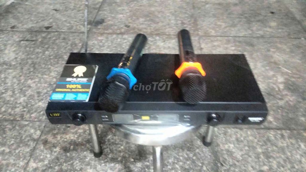 Micro karaoke Shure UHF không dây như hình. Mua bán Tivi, Âm thanh tại Quận Tân Phú Tp Hồ Chí Minh được đăng bởi Quàng Oanh hình 1