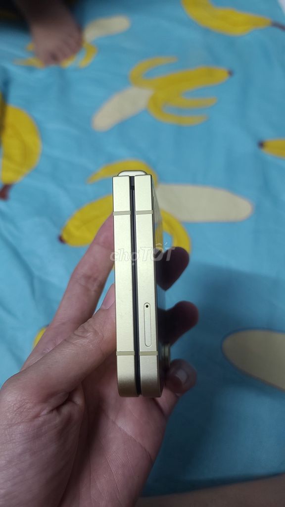 Samsung Z Flip 6 Vàng. Mua bán Điện thoại tại Quận Tân Bình Tp Hồ Chí Minh được đăng bởi Nguyên Thuy Duong hình 1