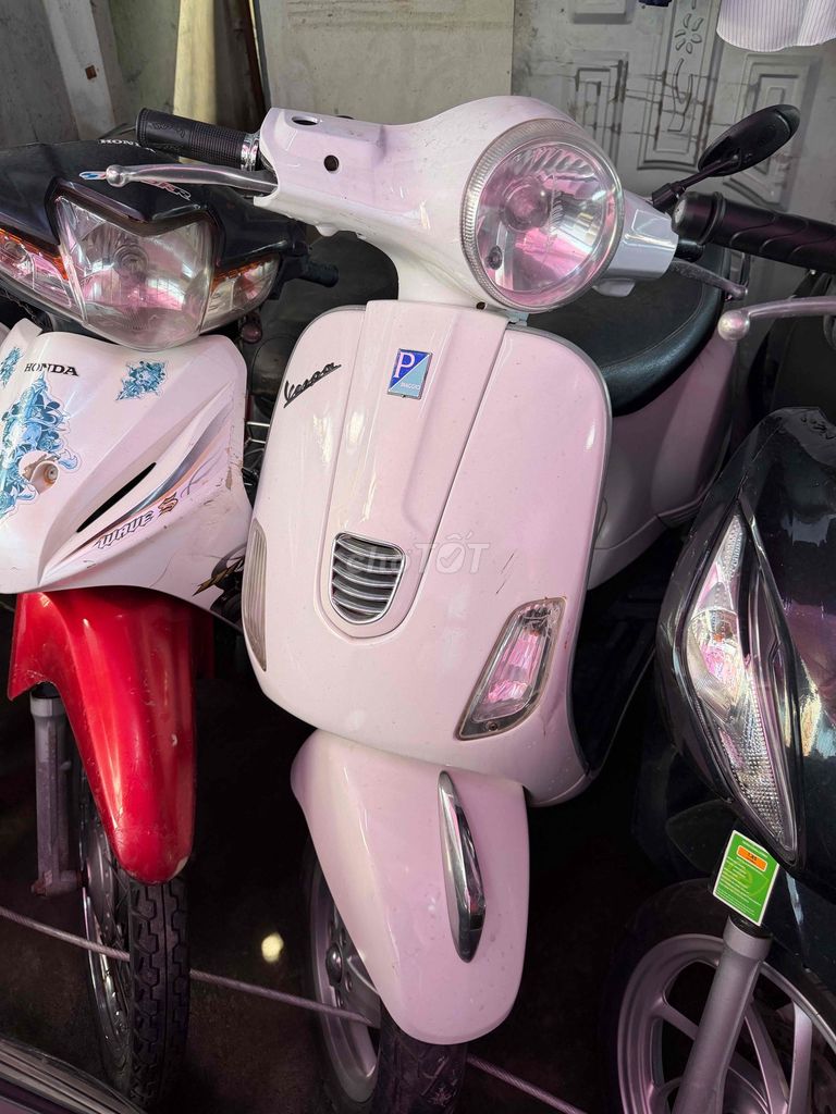 Piaggio Vespa LX FI 125 куб. см 2013. Красивый автомобильный двигатель