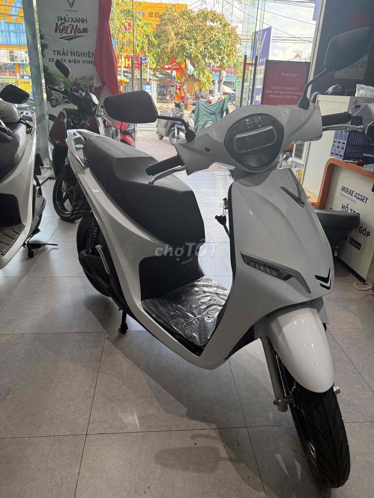 Xe máy điện VinFast Feliz Neo Trắng. Mua bán Xe điện tại Quận 10 Tp Hồ Chí Minh được đăng bởi Trịnh Huy Vũ hình 1