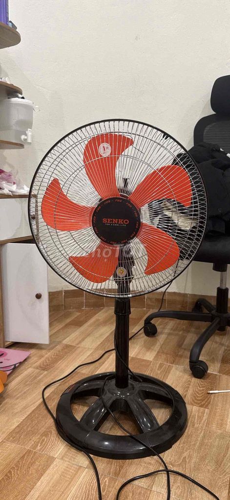 Quạt đứng Senko Đen, Cam. Mua bán Quạt tại Quận Thanh Xuân Hà Nội được đăng bởi Đoàn Diệu Linh hình 1
