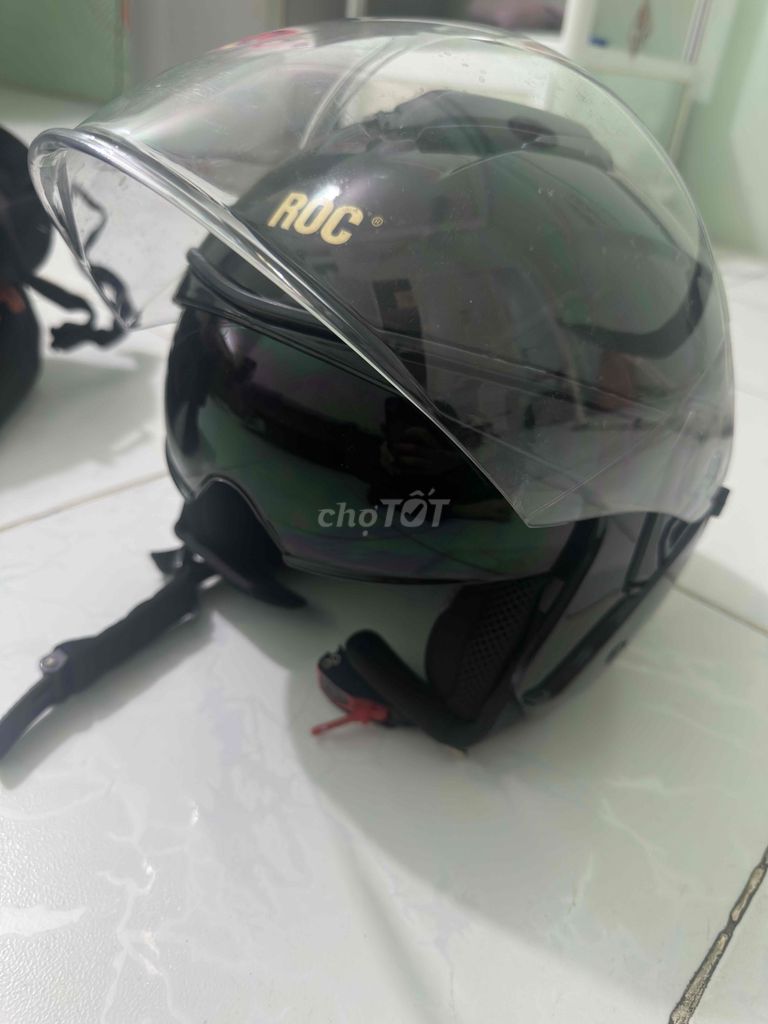 Mũ bảo hiểm ROC Đen Kính râm bên trong. Mua bán Phụ kiện thời trang khác tại Quận Tân Bình Tp Hồ Chí Minh được đăng bởi Nguyễn Minh Nhựt hình 1