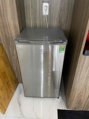 Tủ lạnh Electrolux 90 lít, sử dụng 2 năm