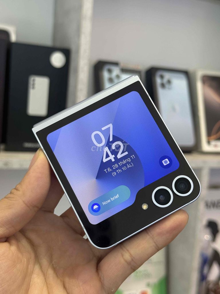 Samsung Galaxy Z Flip 6 256GB Bạc 99%. Mua bán Điện thoại tại Quận 3 Tp Hồ Chí Minh được đăng bởi Trịnh Quang Linh hình 1
