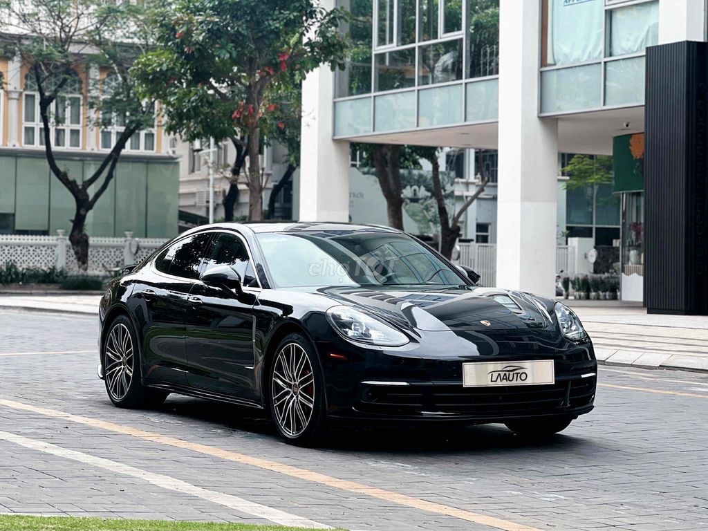 Porsche Panamera 4S model 2017