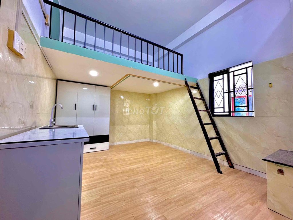 🔥PHÒNG CÓ GÁC CỬA SỔ THOÁNG GIÁ RẺ SẴN MÁY LẠNH - SÂN BAY CV GIA ĐỊNH