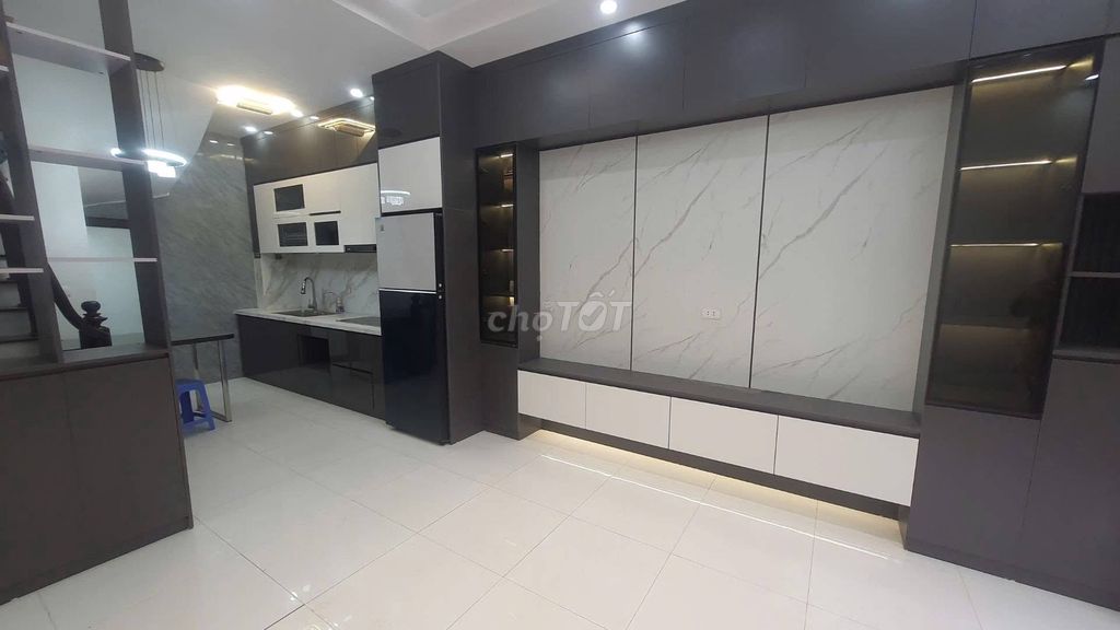Продается 5-этажный дом в центре Фу Луонга, 31 м², 5 миллиардов долларов
