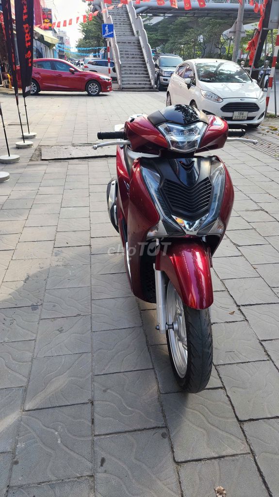 Xe Tay Ga SH 125 CBS 2018 màu đỏ. Mua bán Xe máy tại Quận Cầu Giấy Hà Nội được đăng bởi iMotorbike Hà Nội hình 6
