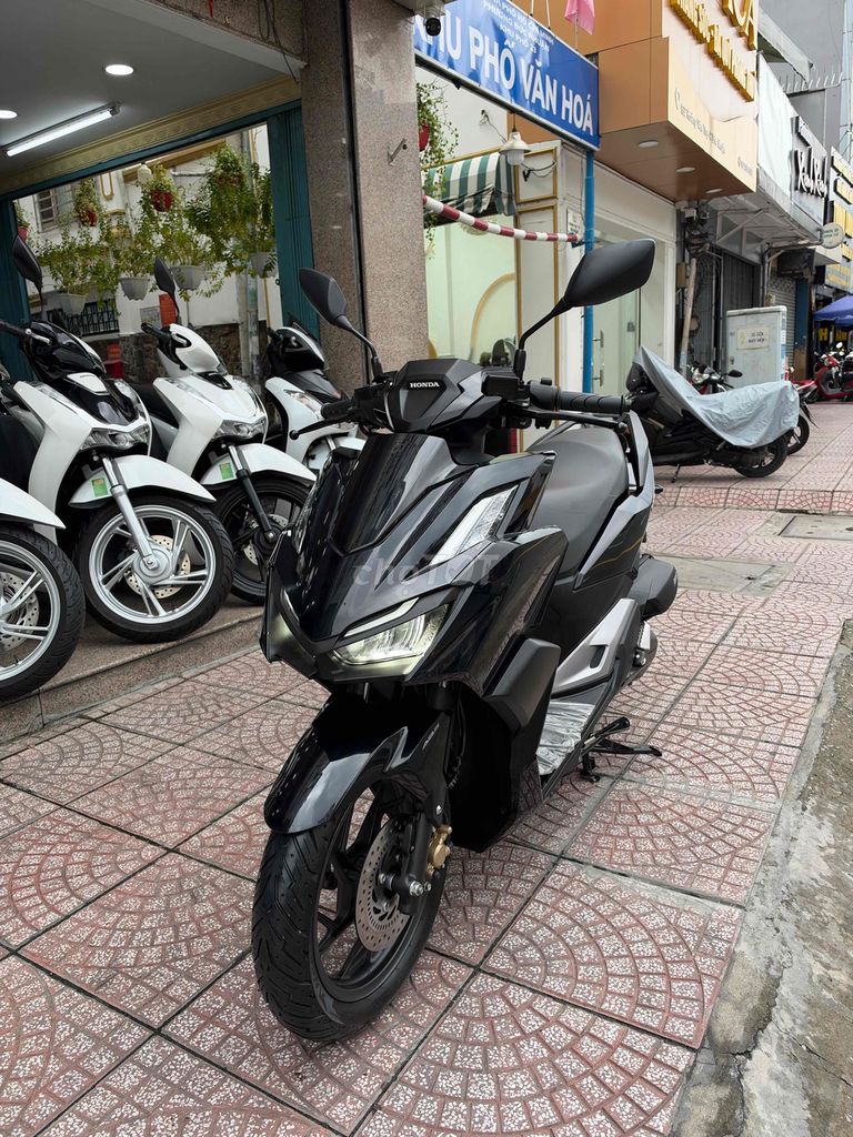 Honda Vario 160i ABS 2023 глянцевый черный, хошиминские номера, документы на владельца