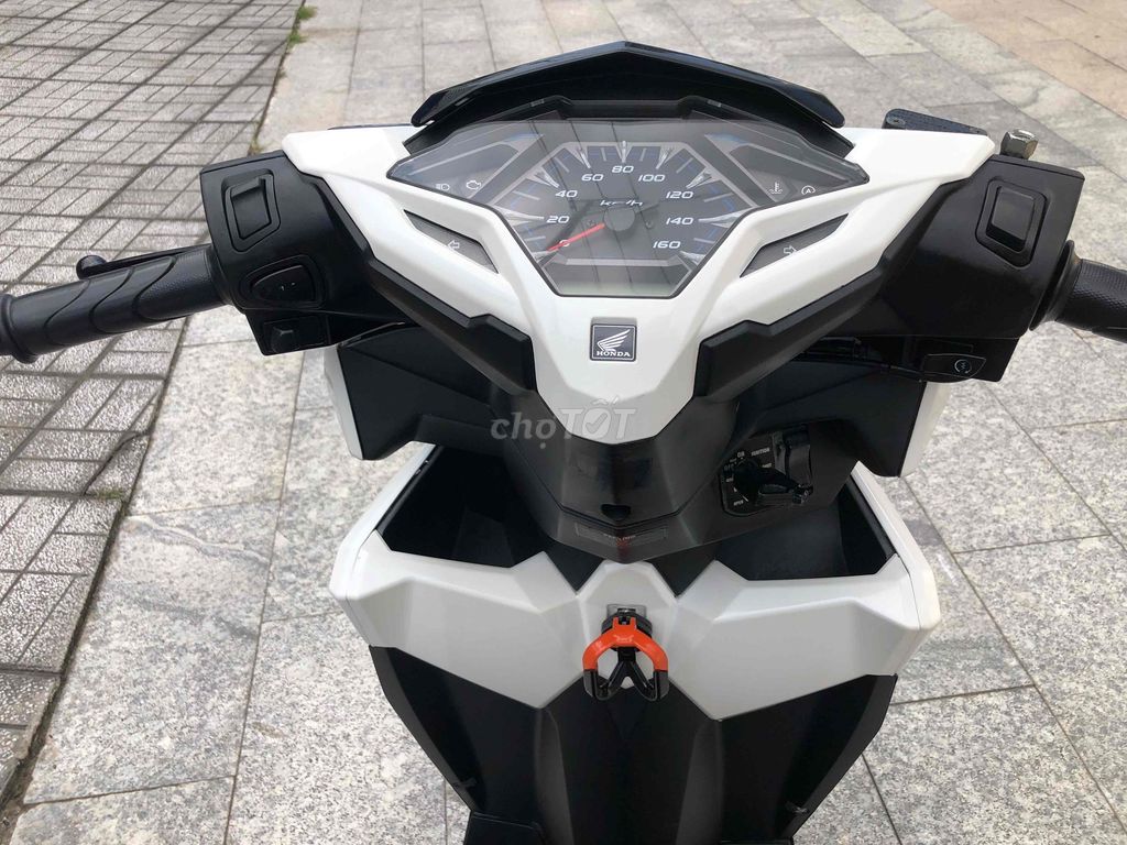 Honda Vario 150 2016 Trắng. Mua bán Xe máy tại Quận Thốt Nốt Cần Thơ được đăng bởi Nguyễn Văn Hải hình 10