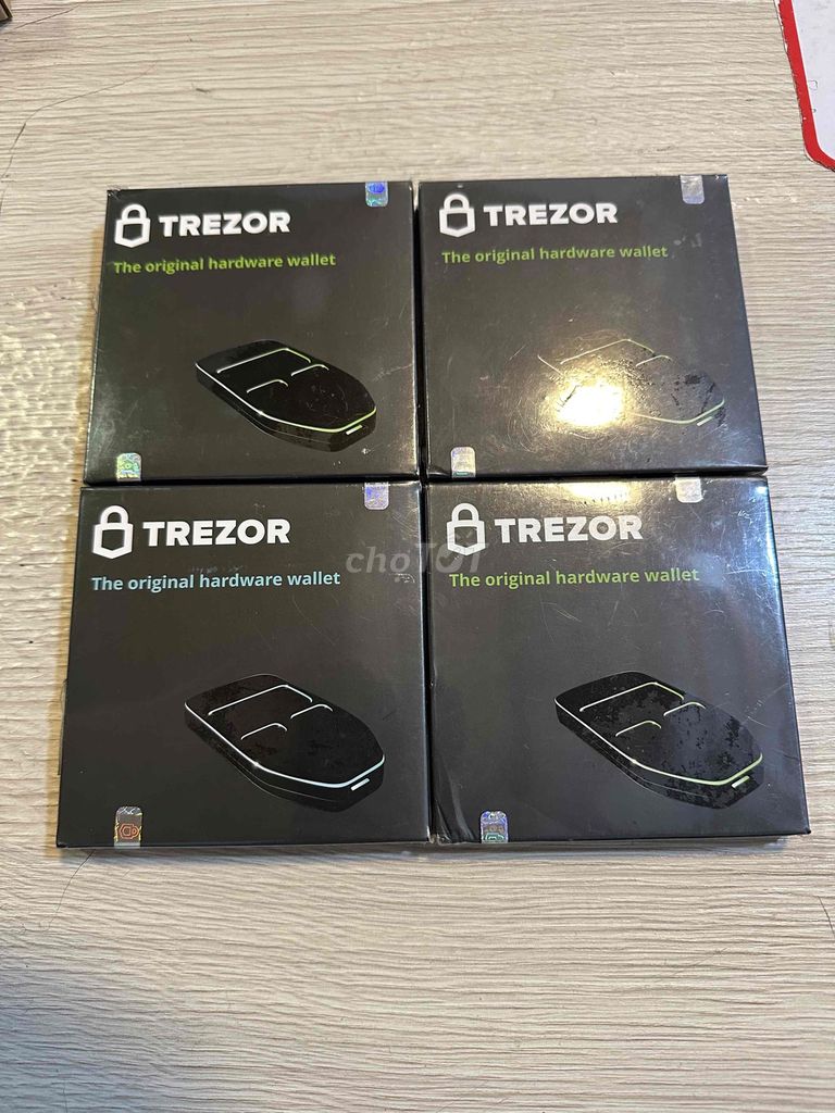 Ví cứng lưu trử Crypto Trezor USB New Seal. Mua bán Phụ kiện (Màn hình, Chuột...) tại Quận 3 Tp Hồ Chí Minh được đăng bởi Hạnh Tech hình 1