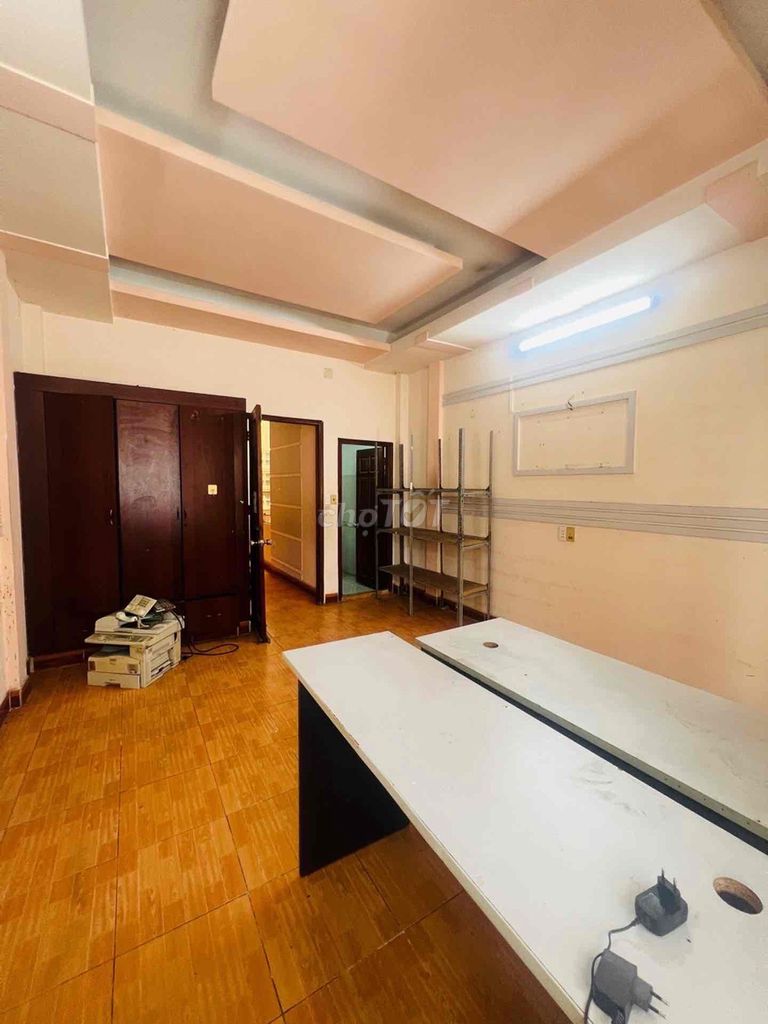 3-этажный дом в тихом проезде, 82м2, Чунг Мы Тай