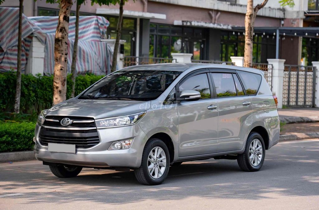 Toyota Innova 2016 2.0E rất mới