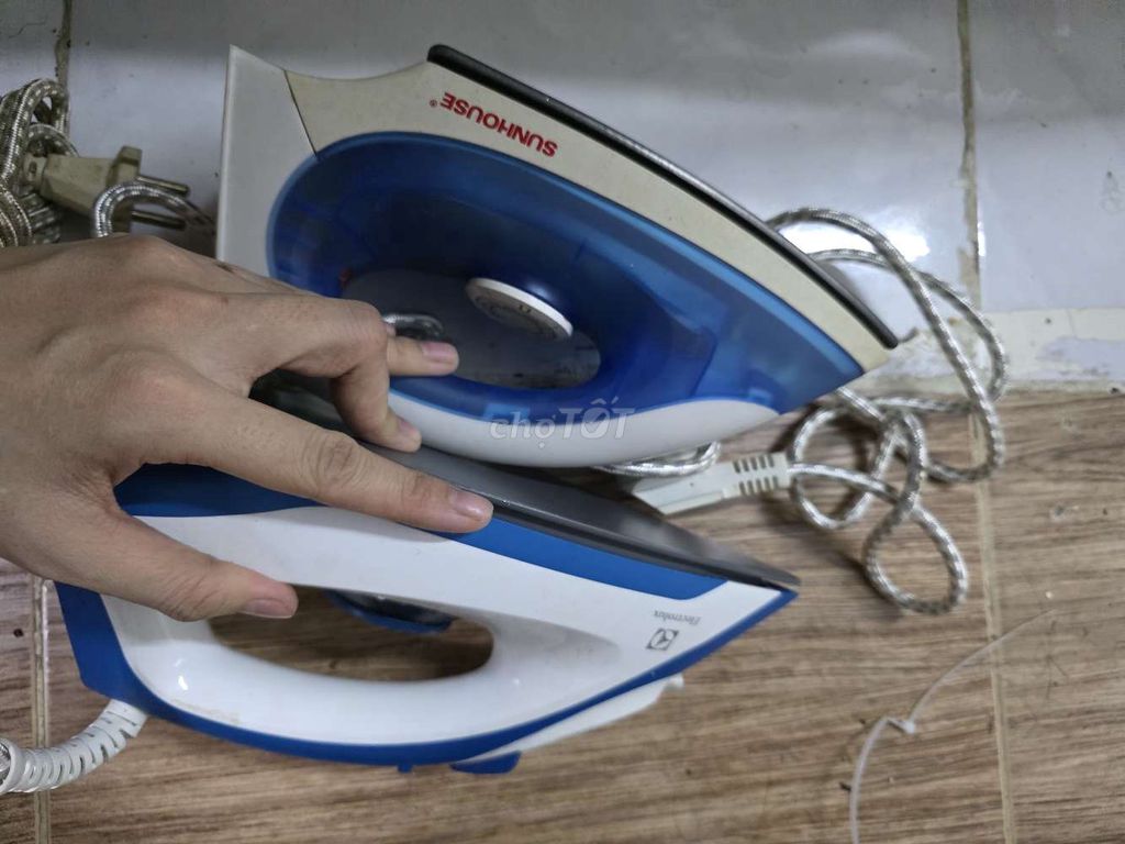 Thanh lý 200k 2 cái bàn ủi sunhouse  electrolux  . Mua bán Nội thất, đồ gia dụng khác tại Quận Tân Phú Tp Hồ Chí Minh được đăng bởi Thu Nguyễn hình 1