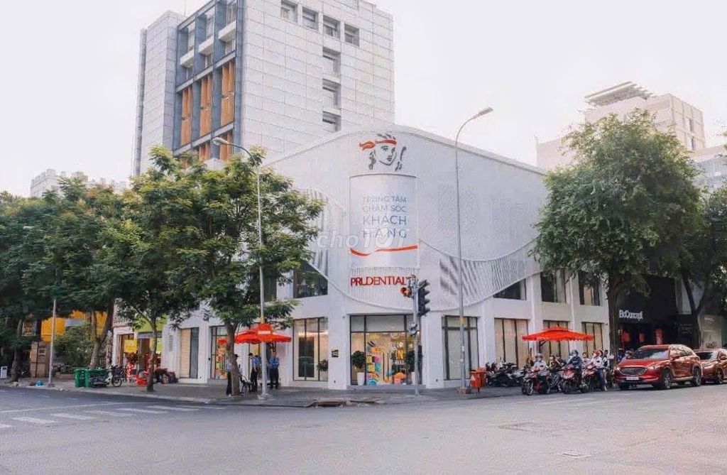 CHO THUÊ NHÀ GÓC 2MT MẶT TIỀN QUẬN 1