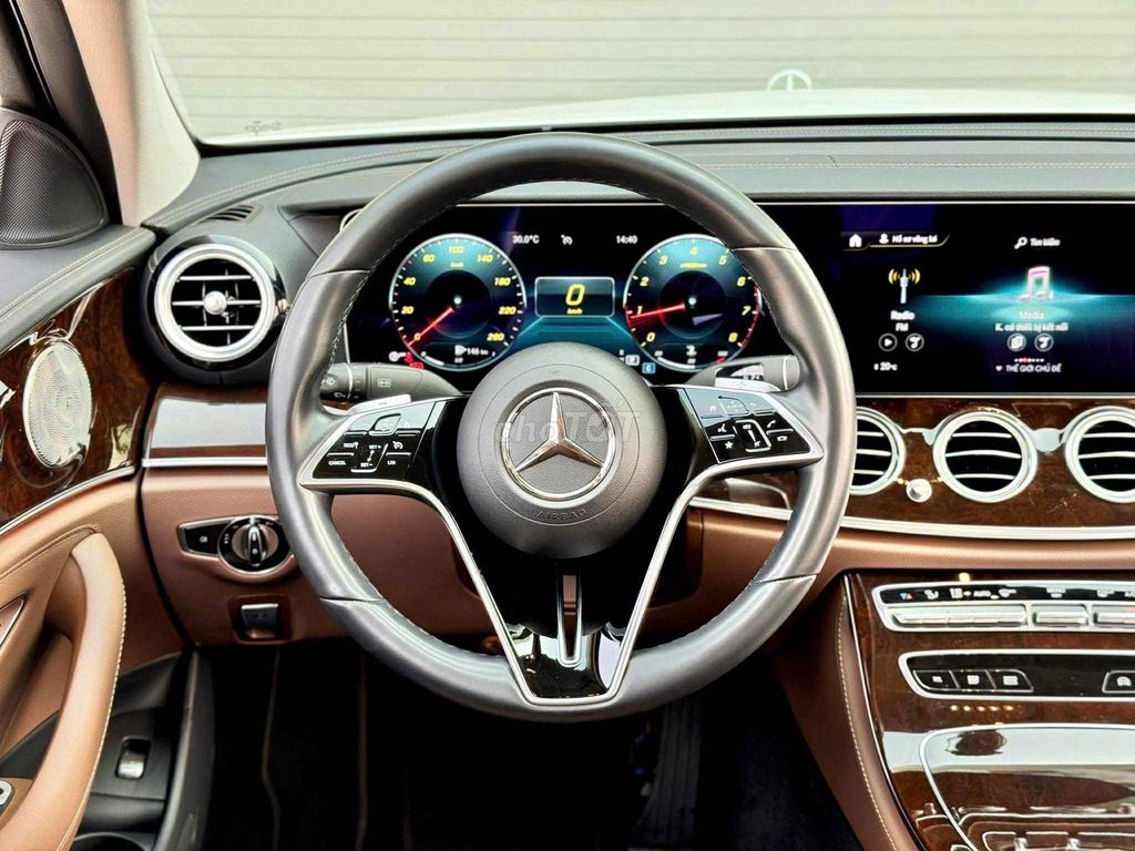 Mercedes Benz 2022 E200 Exclusive - 30000 km. Mua bán Ô tô tại Quận Thanh Xuân Hà Nội được đăng bởi Nguyễn Tuấn Hoàng hình 5