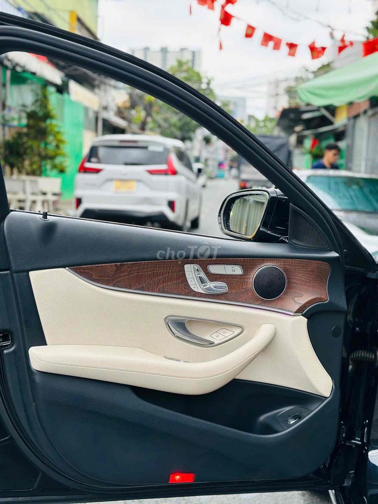 Mercedes Benz E200 Model 2017. Mua bán Ô tô tại Quận 8 Tp Hồ Chí Minh được đăng bởi Hồng Phúc hình 11