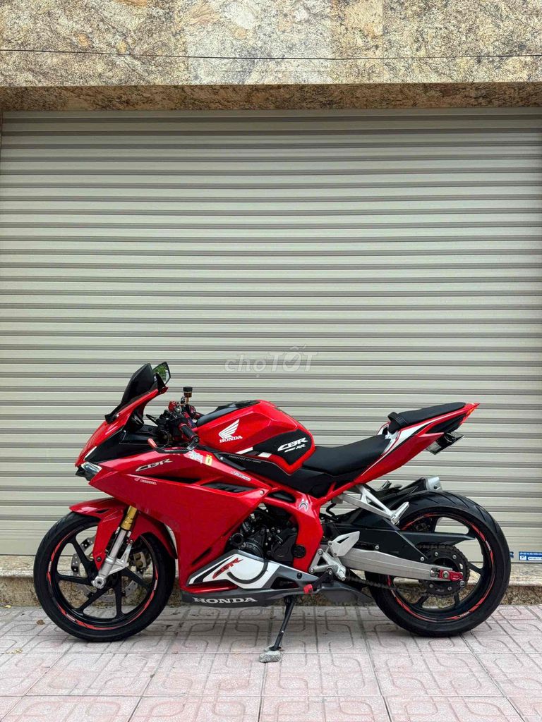 Honda CBR250RR 2021 ABS Красный автомобиль красивый кенг