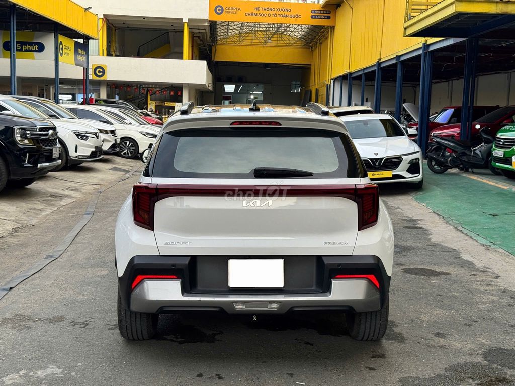 KIA Sonet 2024 1.5 Premium Белый 27 000 км