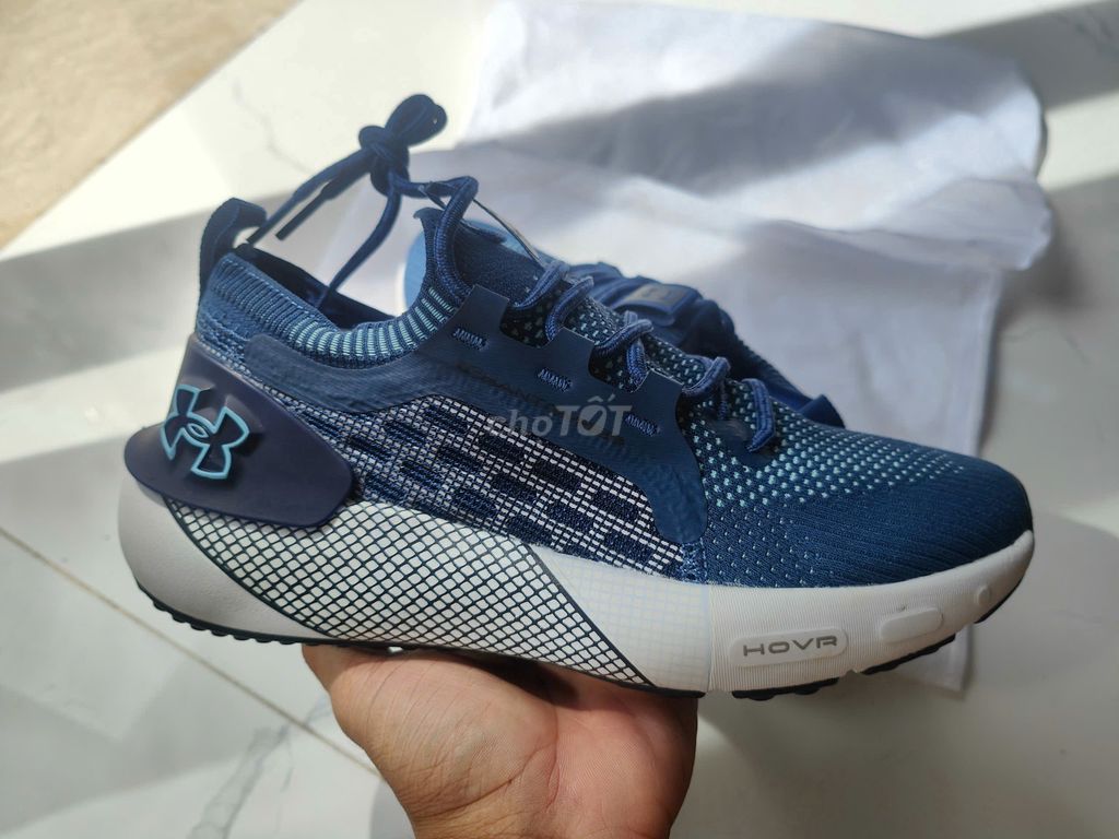 Giày thể thao Under Armour size 39, đời 2024