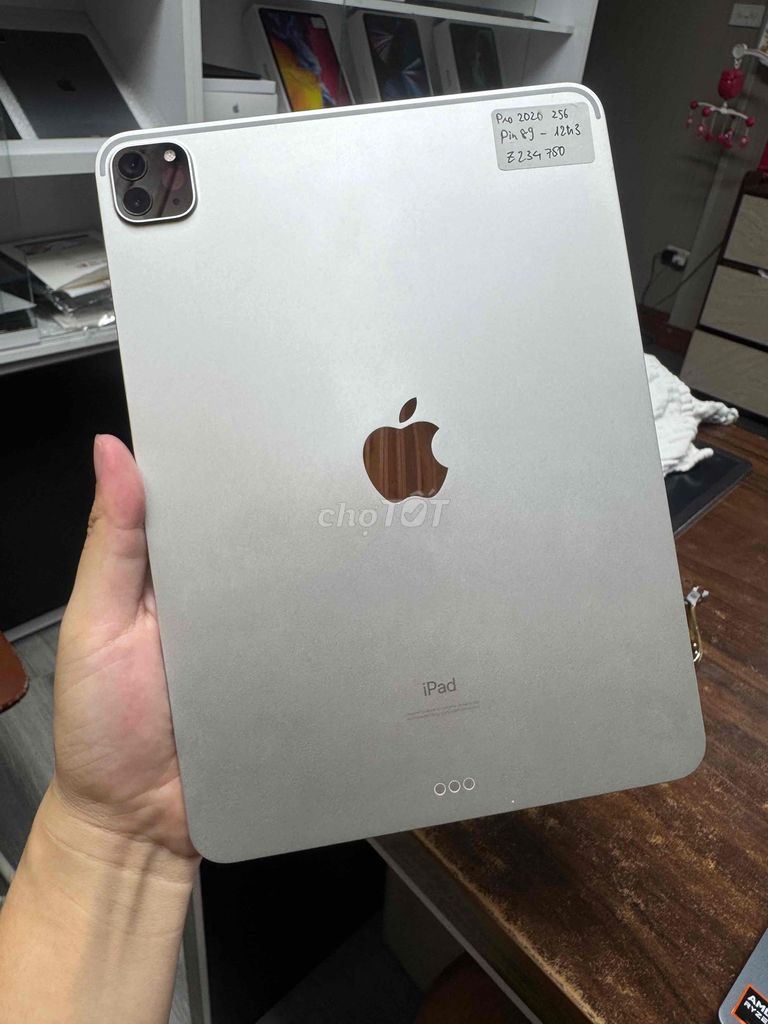Apple iPad Pro 2020 256GB Bạc. Mua bán Máy tính bảng tại Quận Hoàng Mai Hà Nội được đăng bởi Cảnh Hà  hình 1